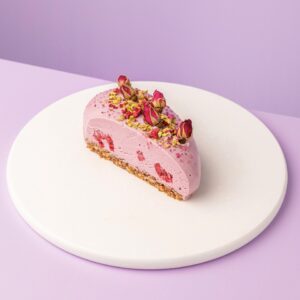 Tort vegan inimă cu zmeură – Love Collection by Rawmantic