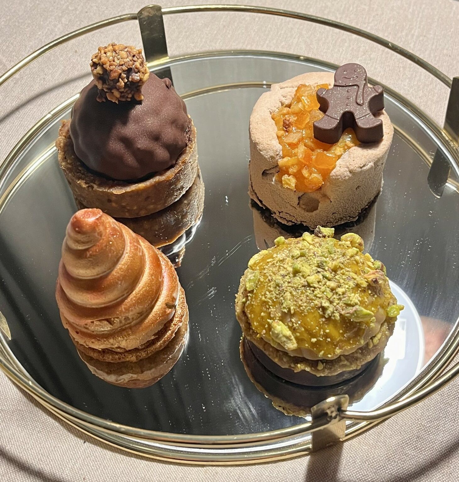 Cutie cu prajituri artizanale de Craciun