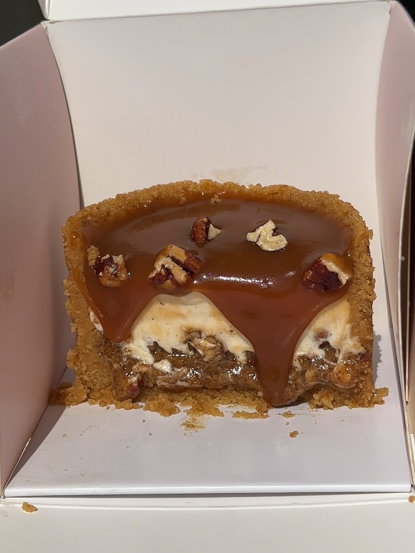 Cheesecake vegan cu vanilie și biscuiți, fără zahăr adăugat.